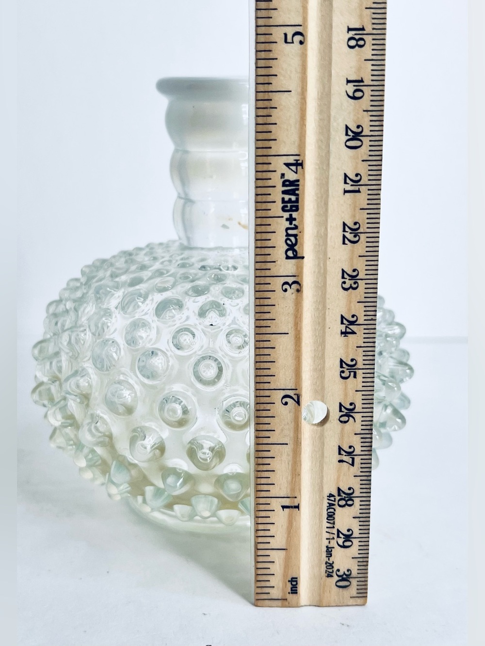 Vintage Anchor Hocking Moonstone Hobnail Opalescent Glass Bud Vase - Picture 4 of 6